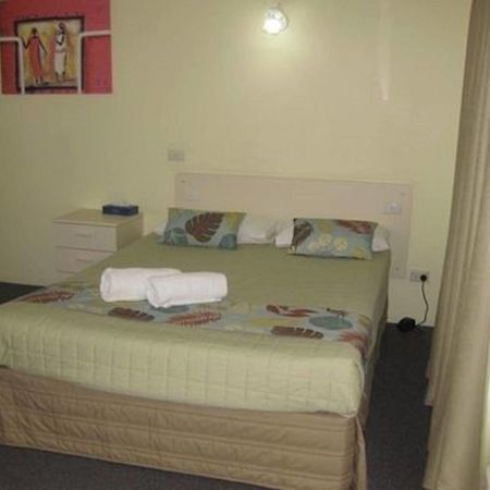 Twin Pines Motel Mooloolaba Exterior photo