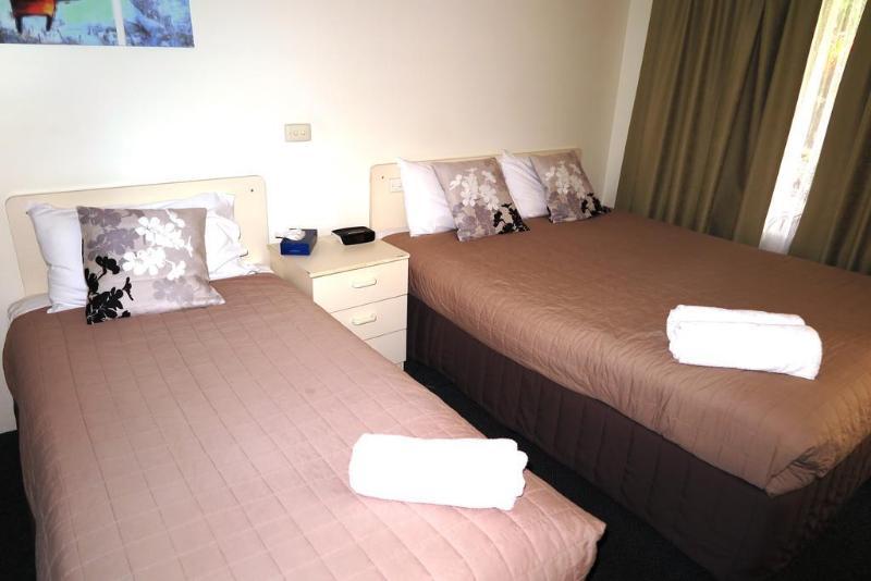 Twin Pines Motel Mooloolaba Exterior photo