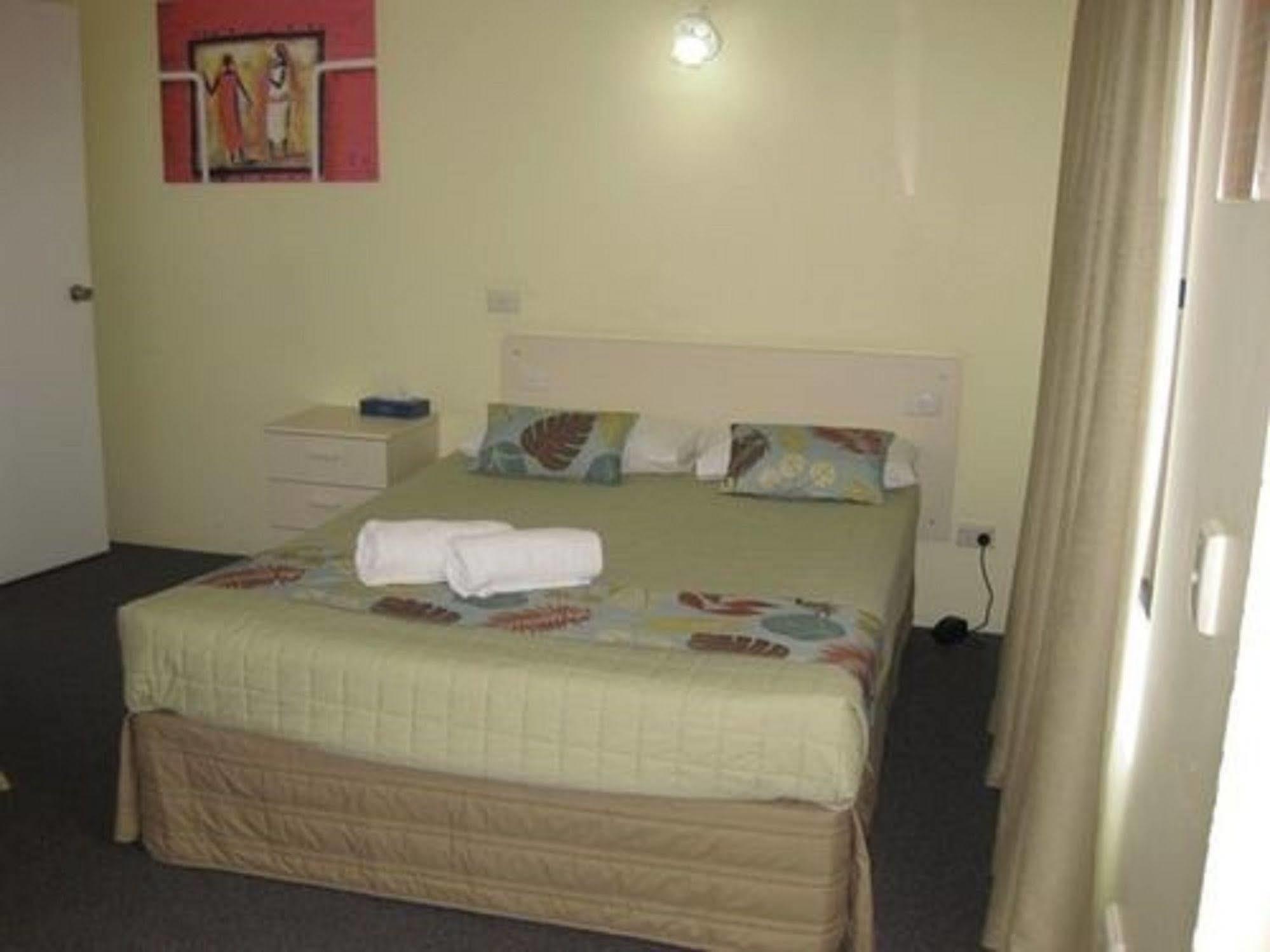 Twin Pines Motel Mooloolaba Exterior photo