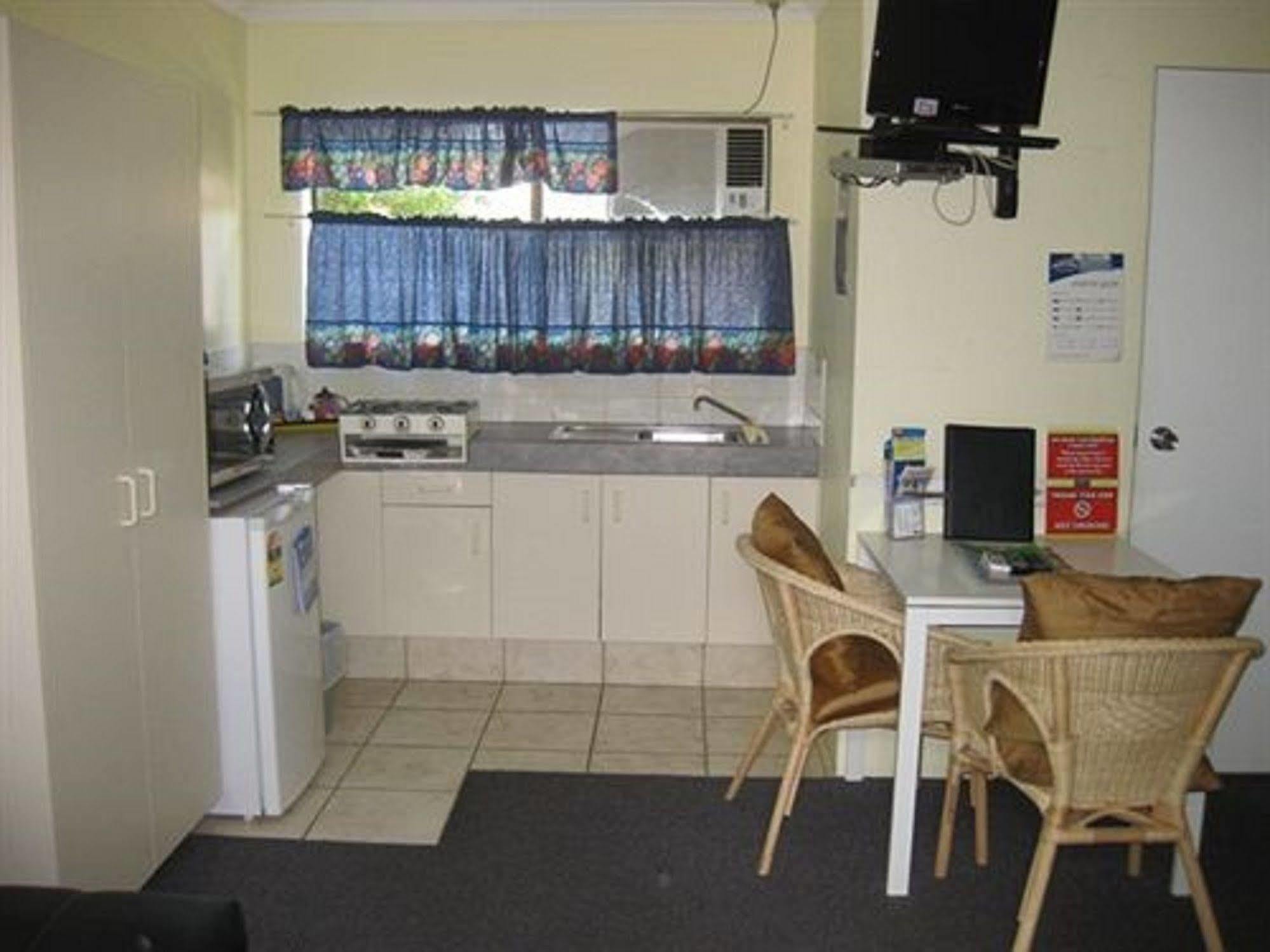Twin Pines Motel Mooloolaba Exterior photo