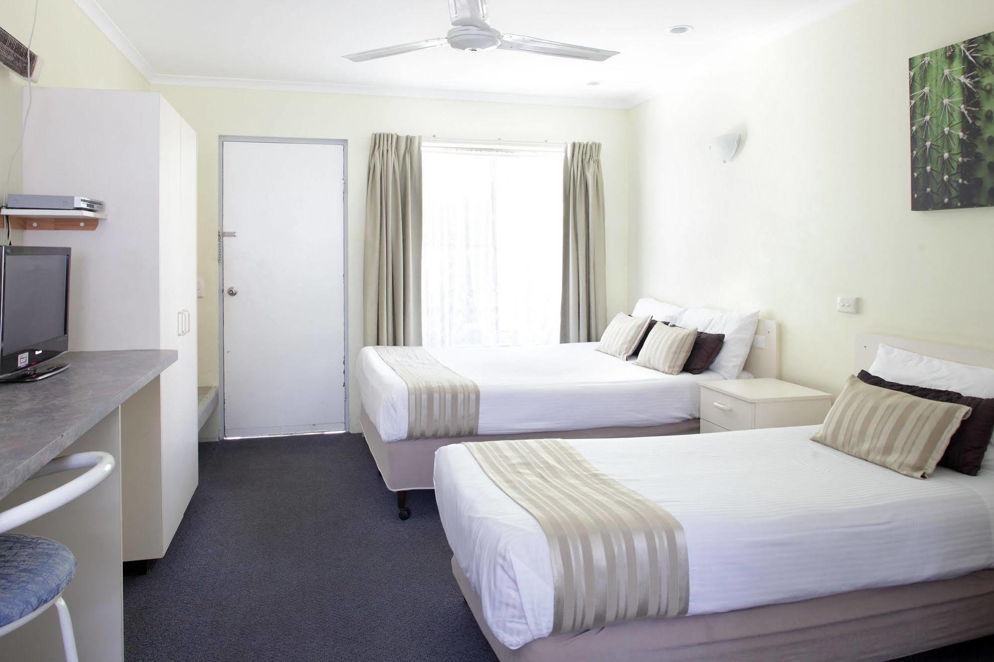 Twin Pines Motel Mooloolaba Exterior photo